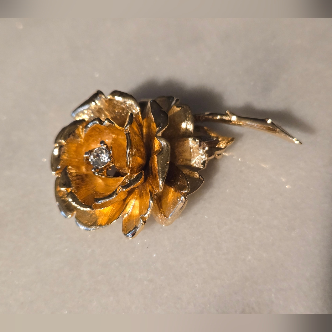 Collector Dream Rare Find Boucher Gold Tone Rose Brooch Rhine Stone Accents 100$